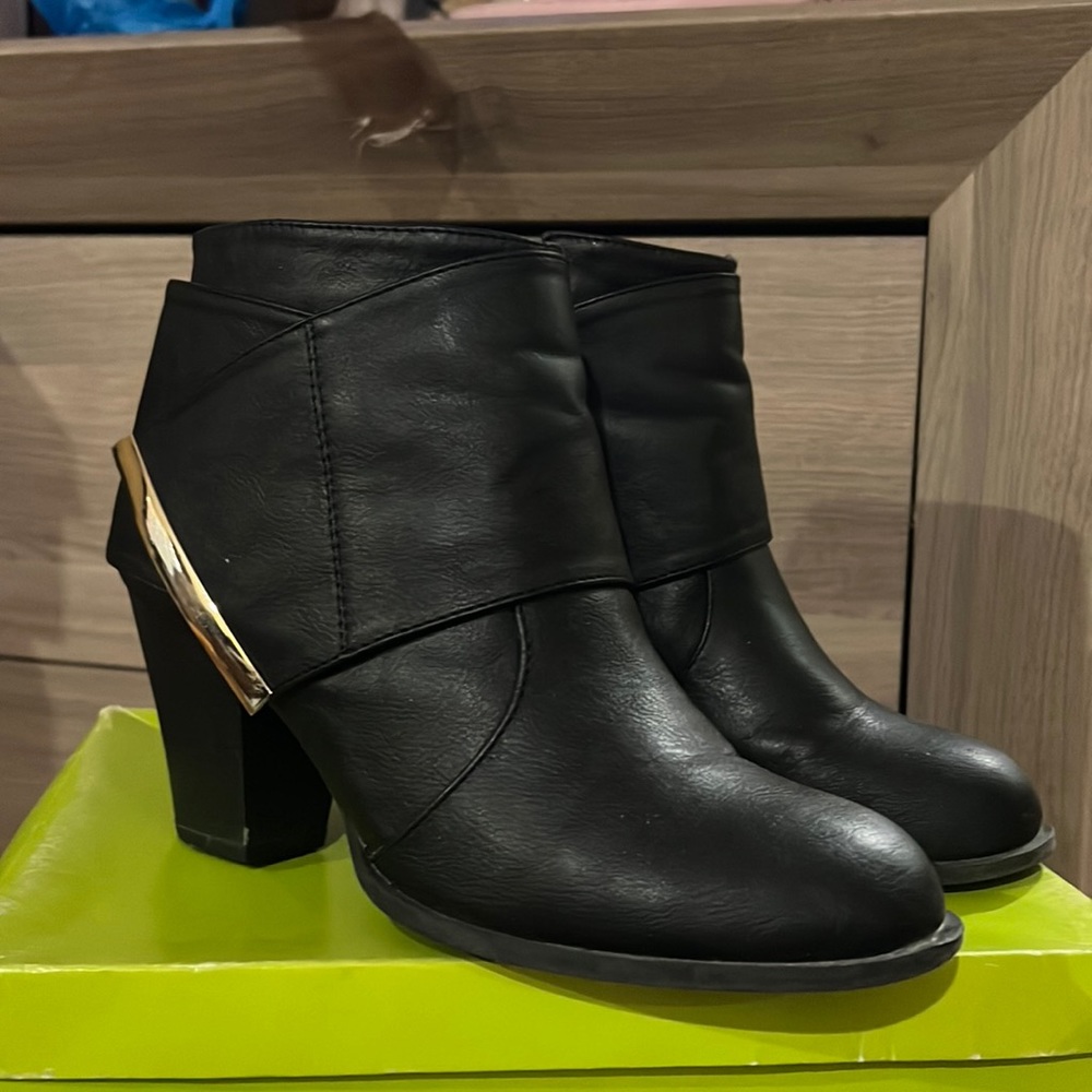 Booties black